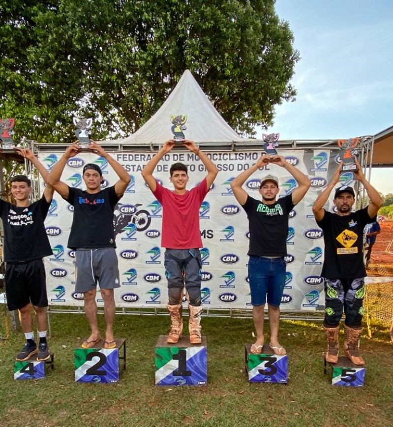 torneio-penaltis-de-futebol-de-salao-premia-os-campeoes-em-navirai-29.jpg